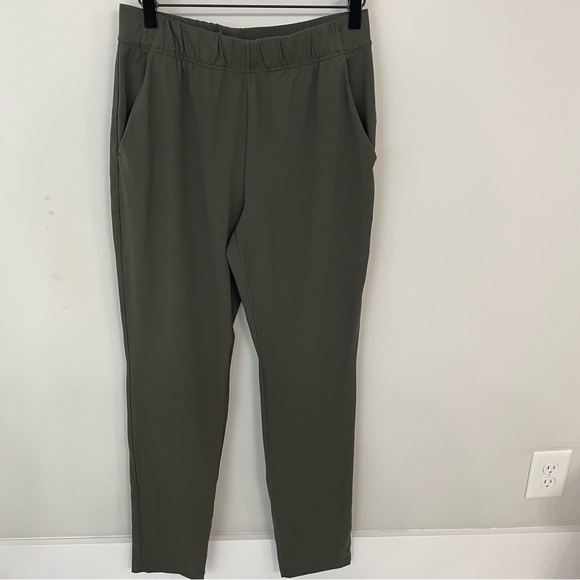 Aritzia The Group Babaton Weekender Full Pant Riverbend Green Athleisure. 6 - Picture 3 of 10
